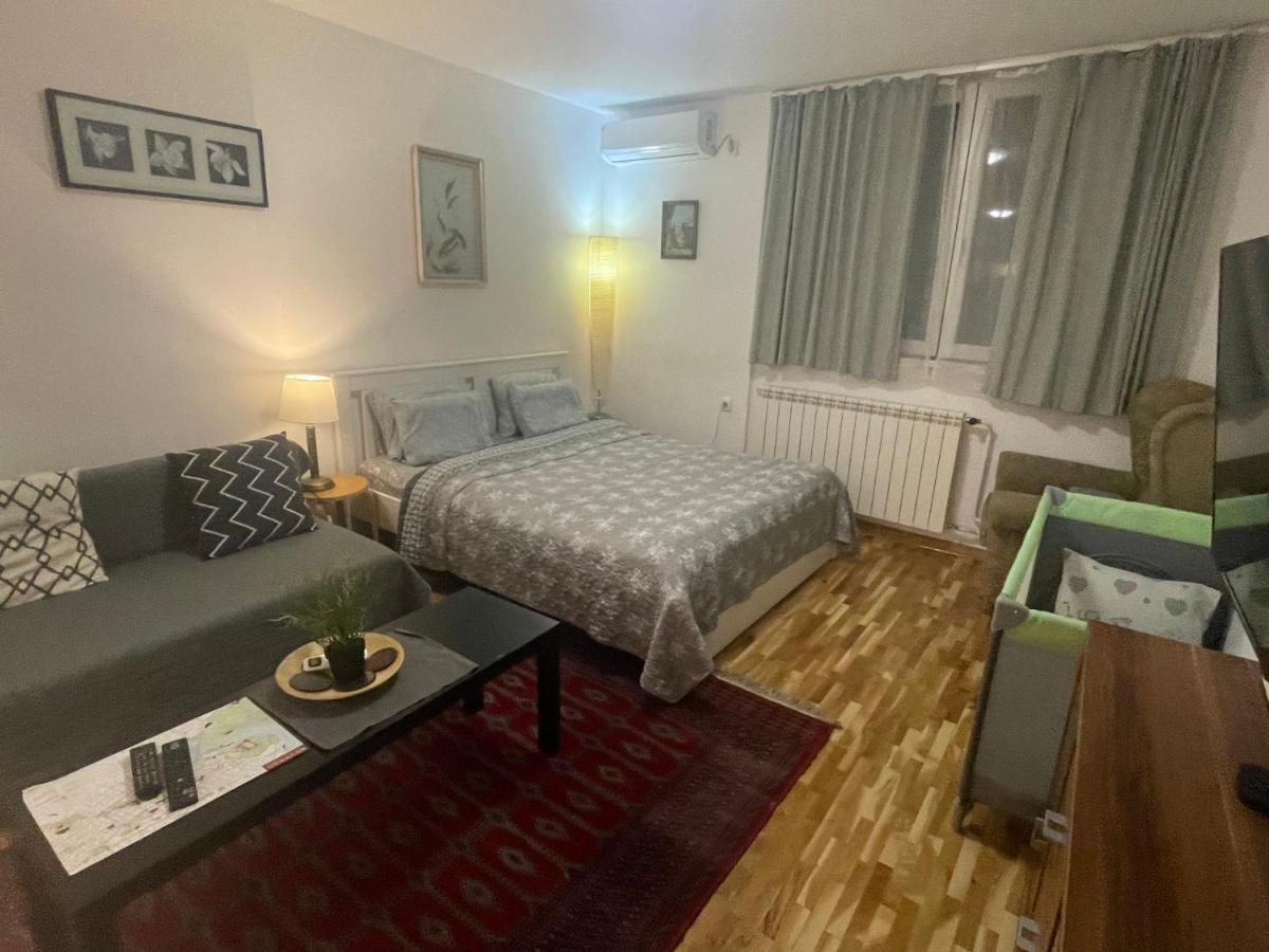 Axis Mundi Appartement Belgrado Buitenkant foto